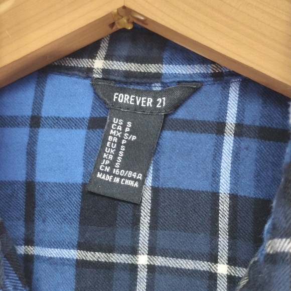 🛍️🎉 4/24💲 Forever 21 Blue Flannel Button Down Size S - Picture 3 of 5